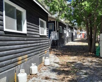Elm- 2 Bdr Cabin - Kawartha Lakes - Outdoors view