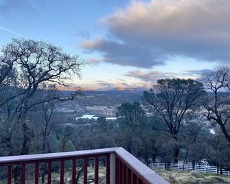 Family vacation close to SF Bay! Yosemite, Tulloch lake are nearby! - Copperopolis - Outdoors view