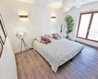 GregBnb - T2 Design 34m2 - Toulon Est - Wifi Fibre - n9 - Toulon - Chambre