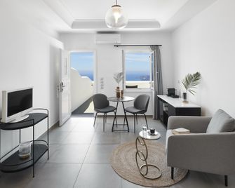 Petit Palace Suites - Mesaria - Wohnzimmer