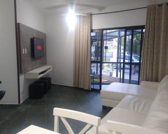 Condomínio Buritis Centro de Bertioga a 100Mts da praia - Bertioga - Sala de estar