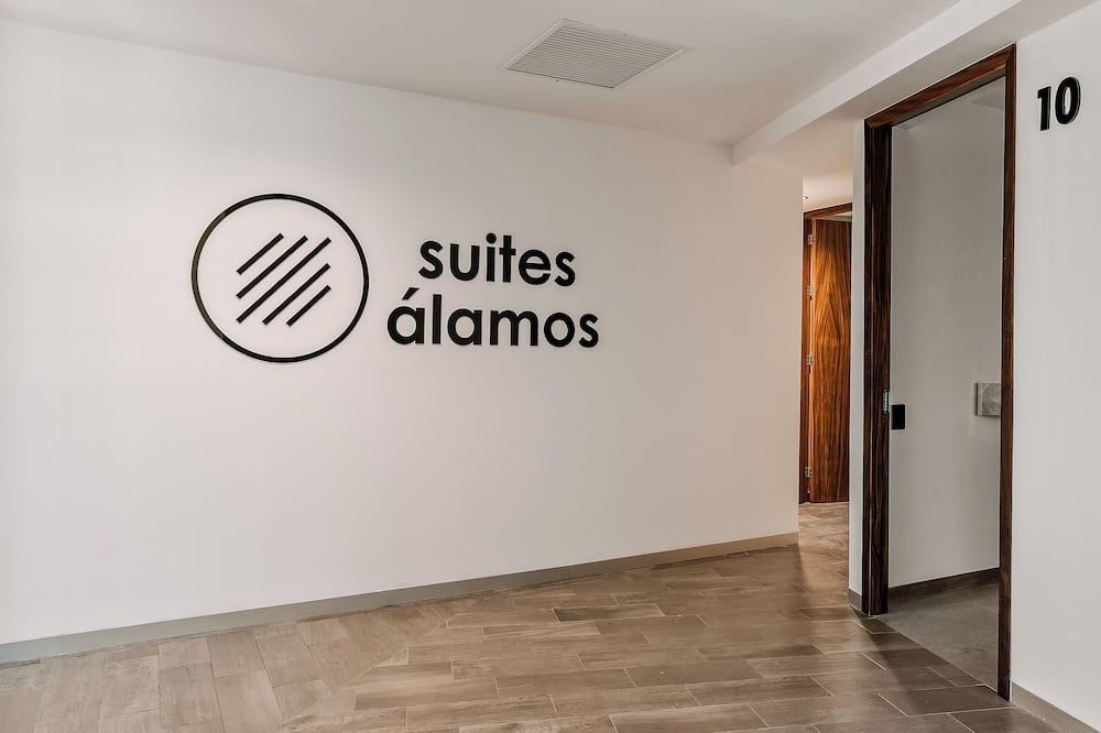 Suites Álamos by Homirent - Juriquilla - Pasillo