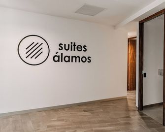 Suites Álamos by Homirent - Juriquilla - Pasillo