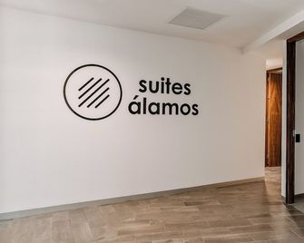 Suites Álamos by Homirent - Juriquilla - Pasillo