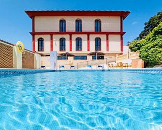 Hotel Sierra de Ubrique - Ubrique - Piscina