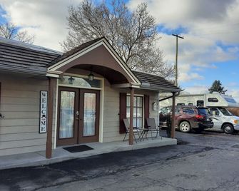 Relax close to all the Amish Country attractions. Affordable, Family-Friendly. - Leacock-Leola-Bareville - Building