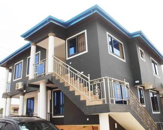 Mickey's luxury guesthouse\n - Dansoman - Building