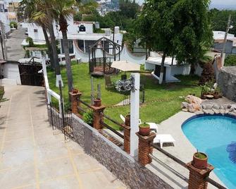 Hill House Mazatlan - Bed & Breakfast - Mazatlán