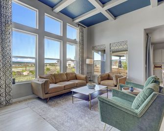 4BR Mountain views - Movie Theater - Pool Table - Monument - Sala de estar