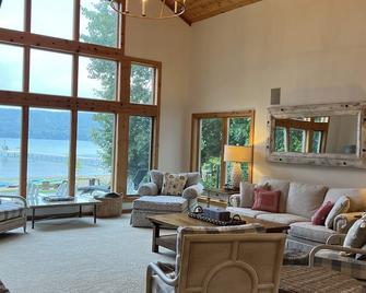 Lakefront Retreat on Glen Lake with Sandy Beach and 200ft dock - Empire - Sala de estar