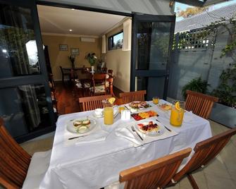Trigg Retreat Bed and Breakfast - Perth - Restaurante