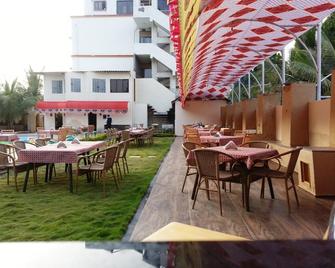 Hotel Sanai Residency - Panchgani - Innenhof