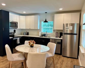 Charming & Completely Renovated Home in the Heart of Clinton Minutes from Aspire - Clinton - Cocina