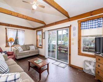 Beautiful Artisan Crafted House Just Steps Away from the Beautiful 4th Lake! - Inlet