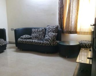 Krishnapatnam Grand Inn - Nellore - Living room