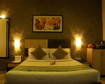 Hotel Madhav International Pune Railway Station - Pune - Bedroom