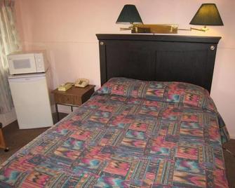 The Ol' Frontier - Revelstoke - Bedroom