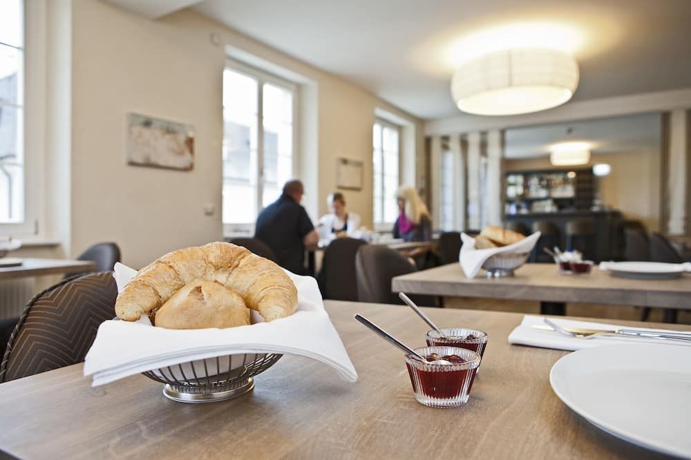 Kunsthotel 'Drei König' am Marktplatz Stadt Lörrach - Lörrach - Restaurace