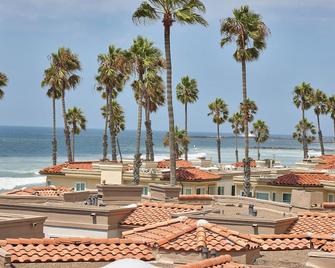 Panoramic Ocean View White Sandy Beaches Community Jacuzzi - Oceanside - Outdoors view