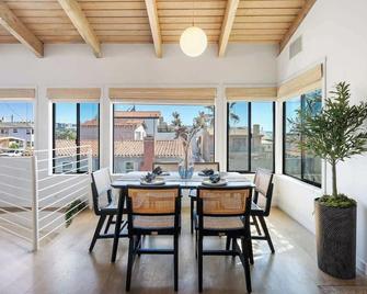Luxe Manhattan Beach Retreat - Manhattan Beach - Dining room
