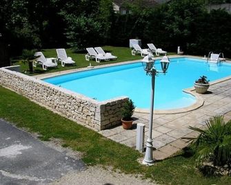 Domaine des Catalpas - Souillac - Bazén