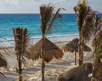 Sunset Royal Beach Resort - Cancún - Beach