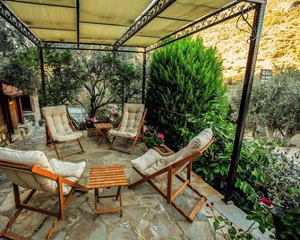 Sirince Klaseas Hotel & Restaurant - Selçuk - Patio