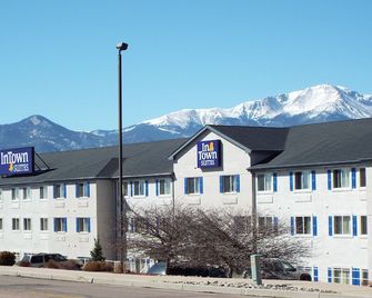 Intown Suites Extended Stay Colorado Springs - קולרדו ספרינגס - בניין