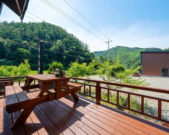 Gapyeong Made Pension - Gapyeong - Balcony