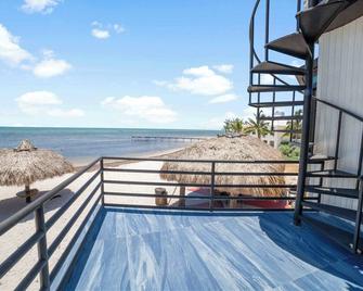 Star Room at Barnacle Resort - Big Pine Key - Balkon