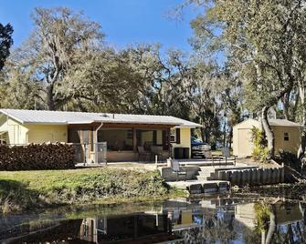 Cozy water front getaway - Floral City - Edificio