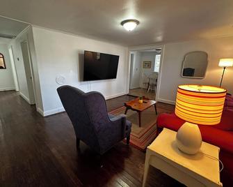 Ruben Brown House Bungalow - Whiteville - Sala de estar