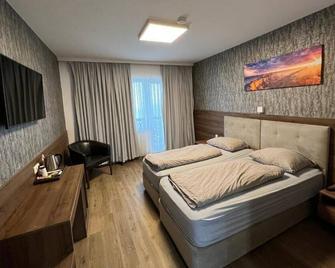 F Hotel - Hörsching - Bedroom