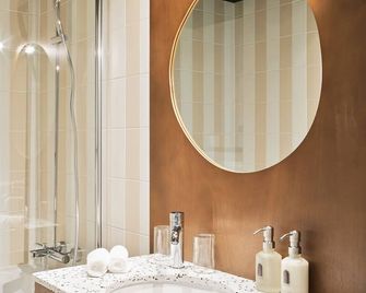 Hôtel Rosalie - Paris - Bathroom