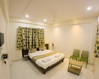 Hotel Hilltop - Saputara - Schlafzimmer