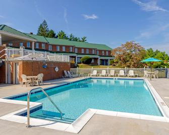 Econo Lodge - Waynesboro - Pool