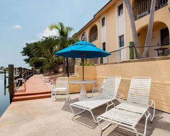 OYO Waterfront Hotel- Cape Coral Fort Myers, Fl - Cape Coral - Patio