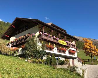 Bergchalet Hotel Reinerhof - Riva di Tures - Gebouw