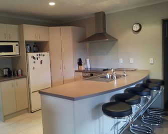 Glencairn Glamour - Twizel - Kitchen