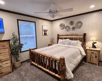 New home 2.5 acres across from ORV trails, close to Higgins Lake & Ausable River - Roscommon - Habitación