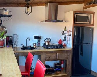 Ranchito Paraiso: Pet-friendly Rustic Elegance in the Desert - Benson - Cucina
