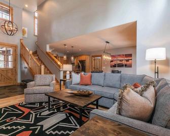 The Cottages - Golf, Pool, Play - 3-Bedroom - Truckee - Living room