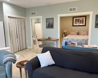 Relax in Comfort at Pepper's Place - Creola | New listing - Axis - Living room