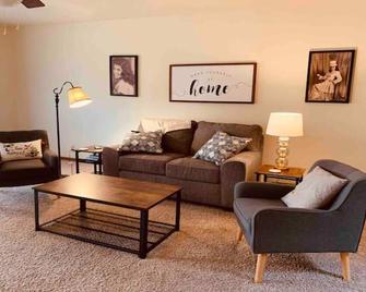 Cozy Home -The Janis Eleanor - Wapakoneta - Living room