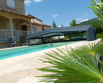 Maison de 2 chambres avec piscine partagee jardin amenage et wifi a Nant - Nant - Piscine