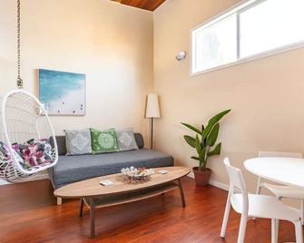 Beautiful Suite Steps to the Sand and Belmont Park - San Diego - Vardagsrum