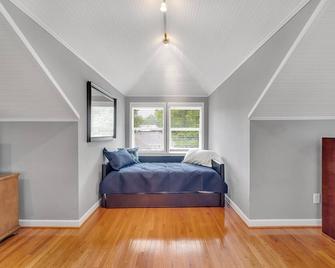 Cozy Getaway, Grill, Spacious by Zen Living - Waxhaw - Bedroom