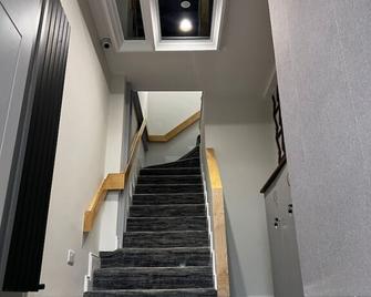 53 Luxury Rooms - Maynooth - Escaleras