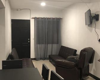 Casa Roca - Hostel - Alajuela - Wohnzimmer