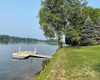 On the Shores of Algonquin w/ Private Dock - Lower Level - Hastings - Vista del exterior
